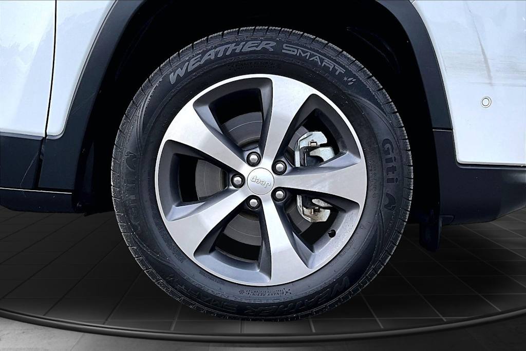 Thumbnail: 2021 Jeep Cherokee - 34