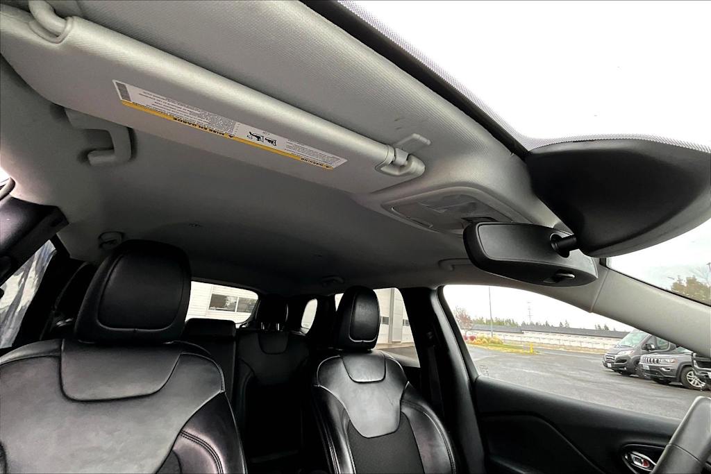 Thumbnail: 2021 Jeep Cherokee - 31