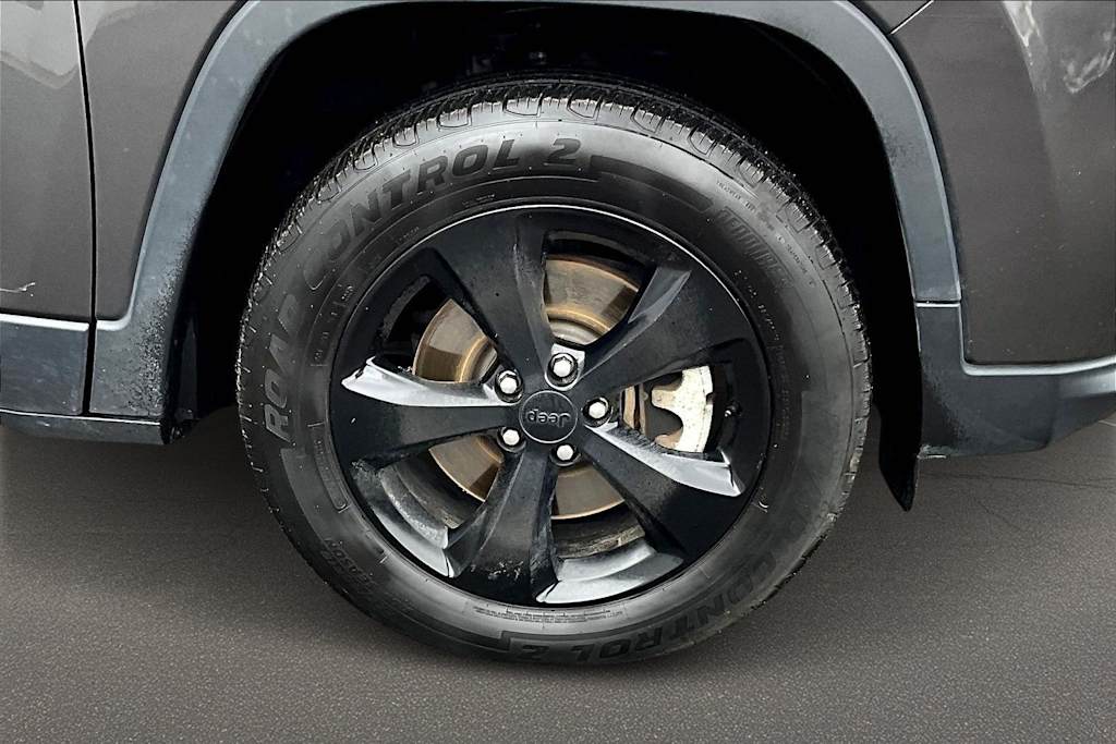 Thumbnail: 2021 Jeep Cherokee - 35