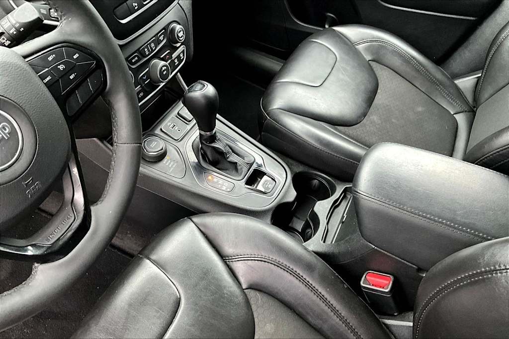 Thumbnail: 2021 Jeep Cherokee - 16