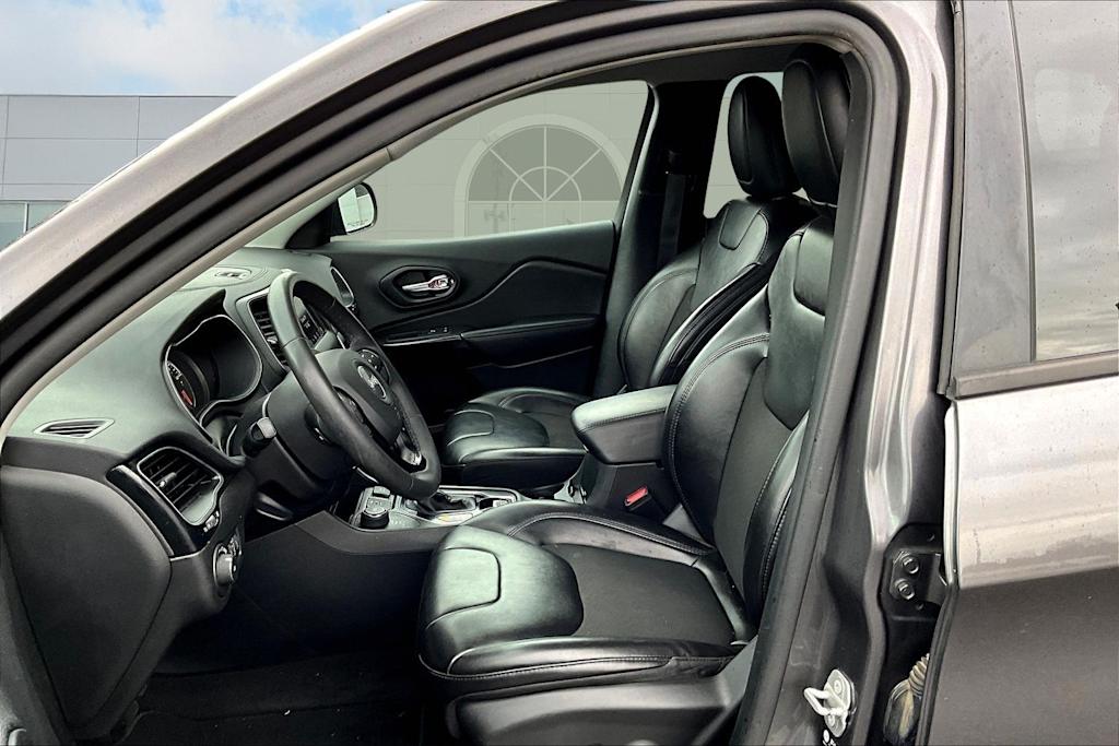 Thumbnail: 2021 Jeep Cherokee - 11