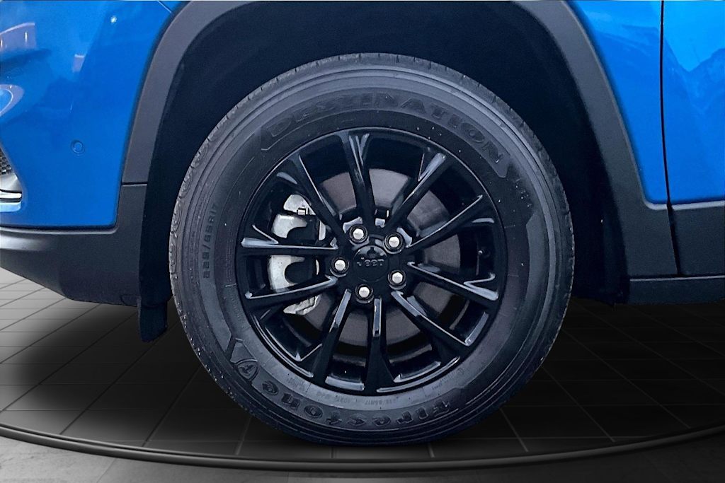 Thumbnail: 2023 Jeep Cherokee - 7