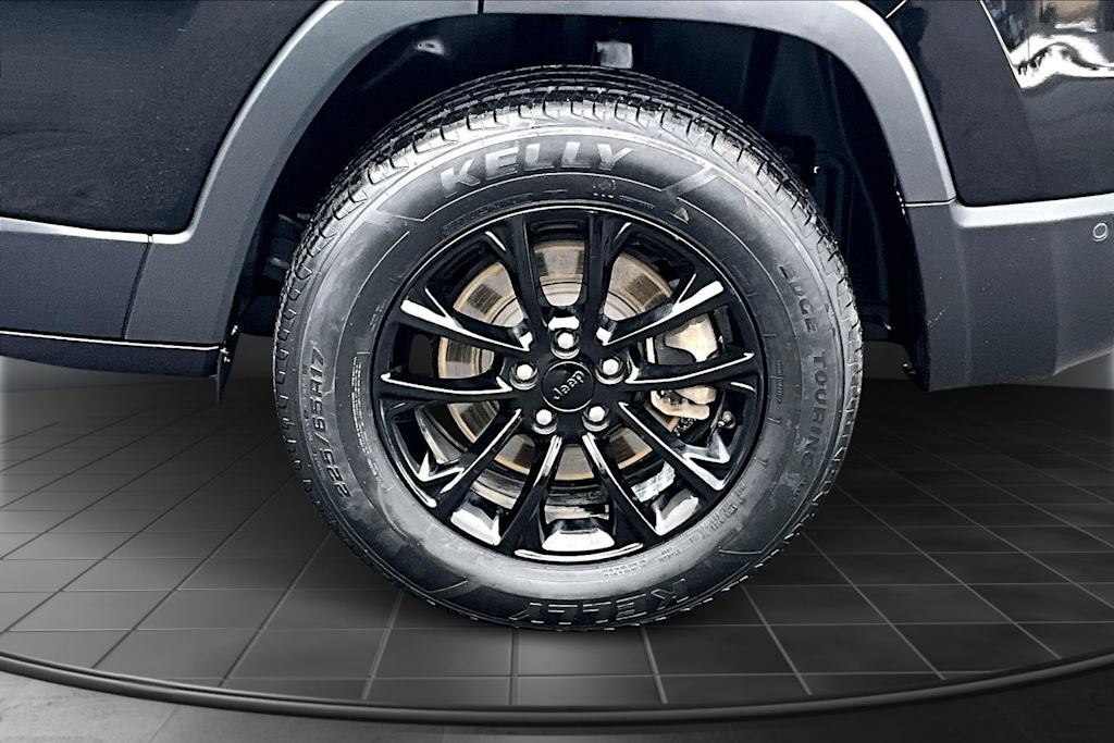 Thumbnail: 2023 Jeep Cherokee - 36