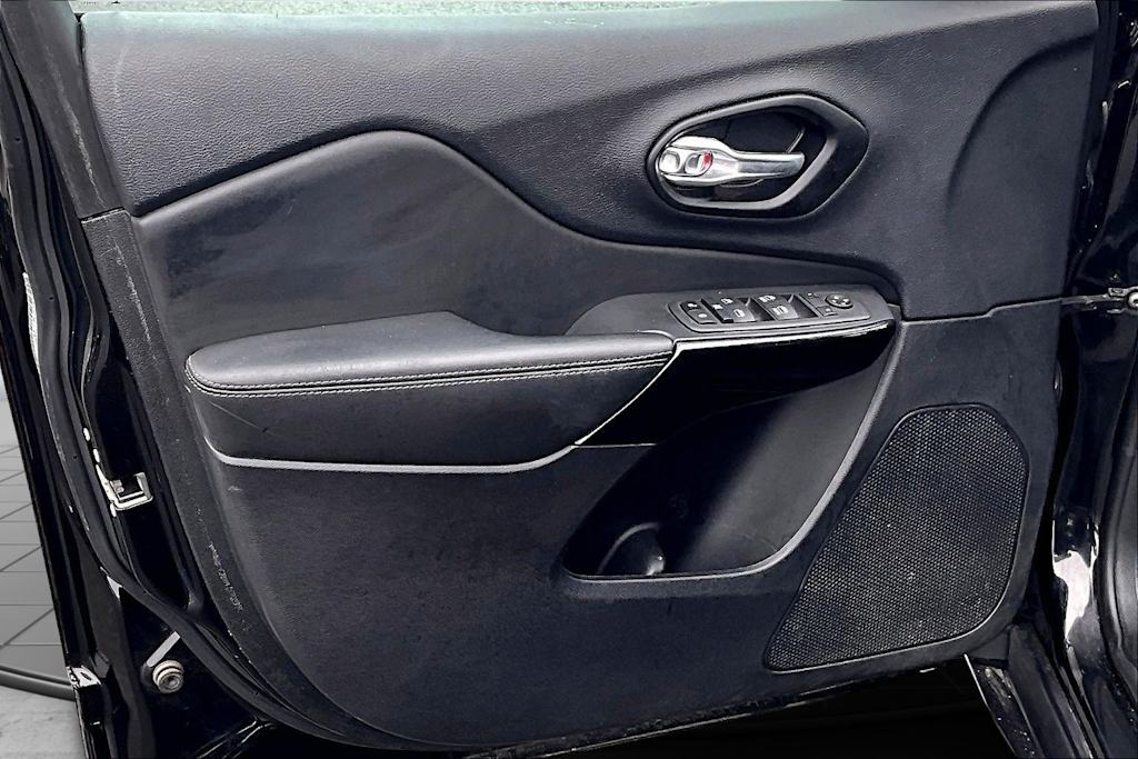 Thumbnail: 2023 Jeep Cherokee - 28