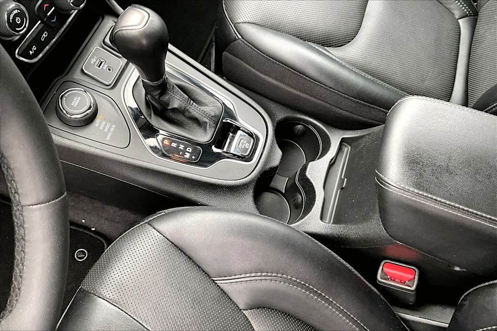 Thumbnail: 2023 Jeep Cherokee - 16