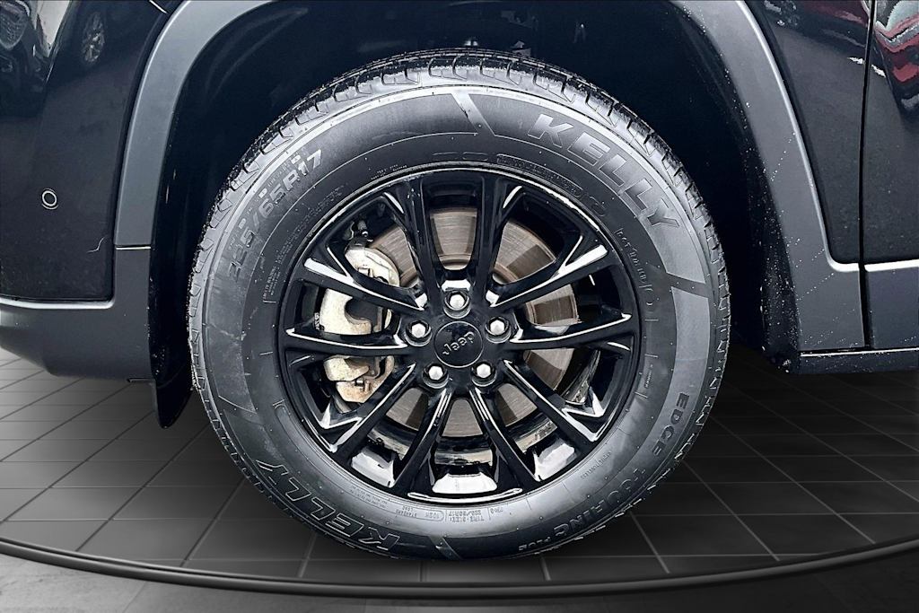 Thumbnail: 2023 Jeep Cherokee - 8