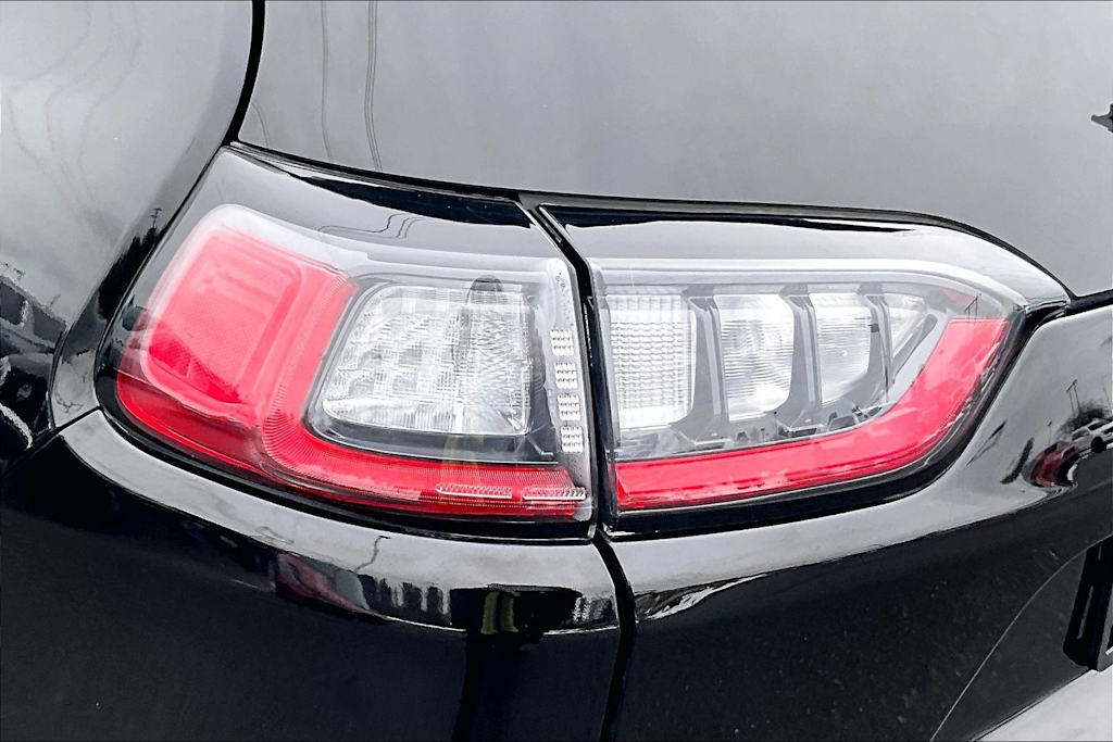 Thumbnail: 2023 Jeep Cherokee - 32