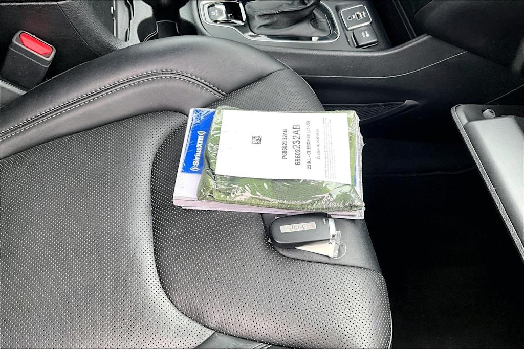 Thumbnail: 2023 Jeep Cherokee - 19