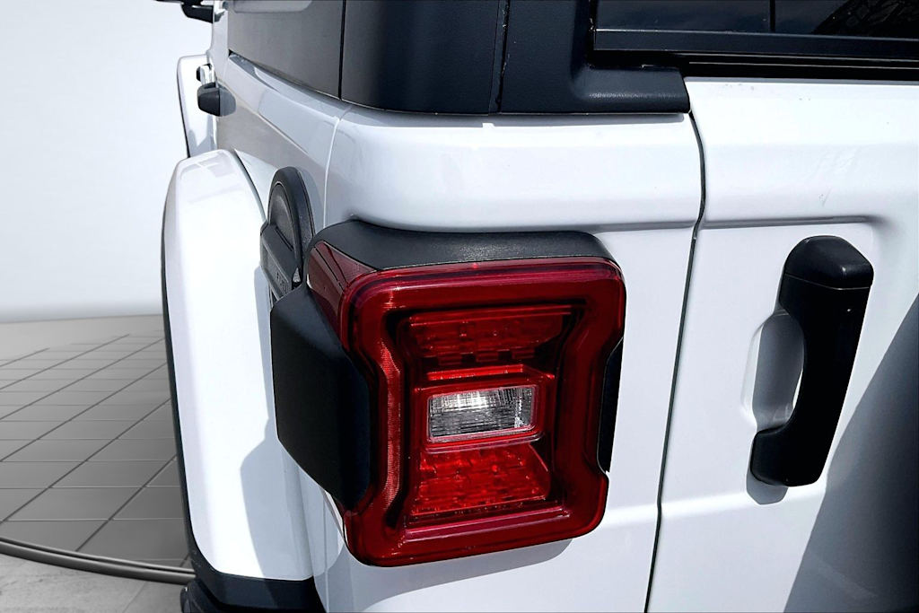 Thumbnail: 2024 Jeep Wrangler - 32