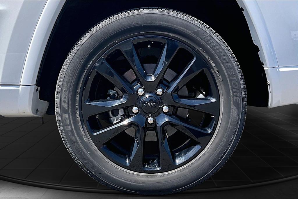 Thumbnail: 2022 Jeep Grand Cherokee - 35