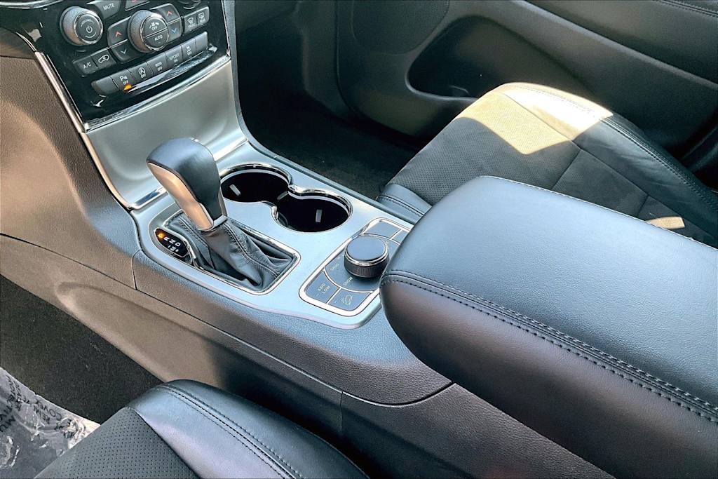 Thumbnail: 2022 Jeep Grand Cherokee - 21