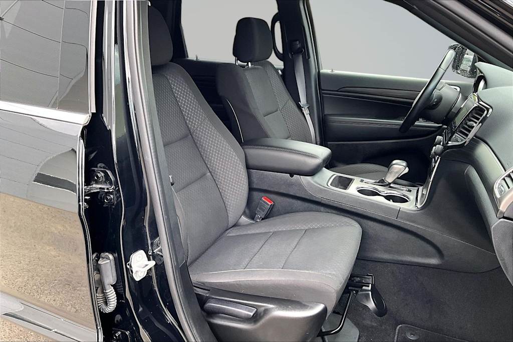Thumbnail: 2022 Jeep Grand Cherokee - 12