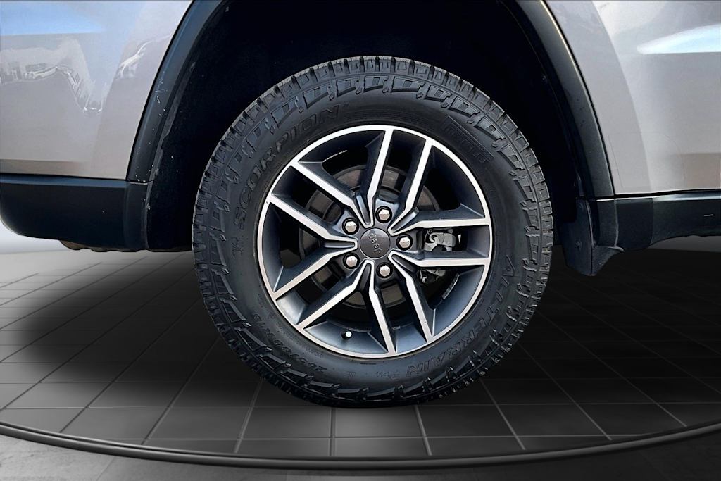 Thumbnail: 2021 Jeep Grand Cherokee - 35