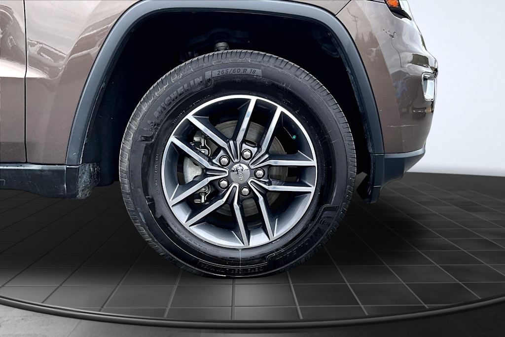 Thumbnail: 2017 Jeep Grand Cherokee - 34