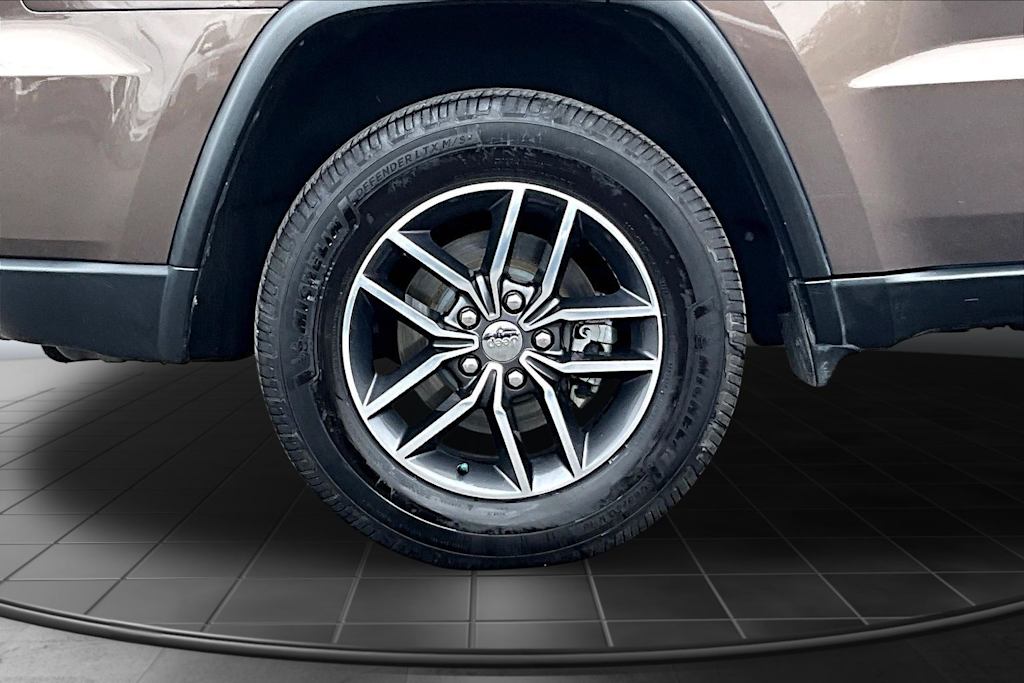 Thumbnail: 2017 Jeep Grand Cherokee - 36