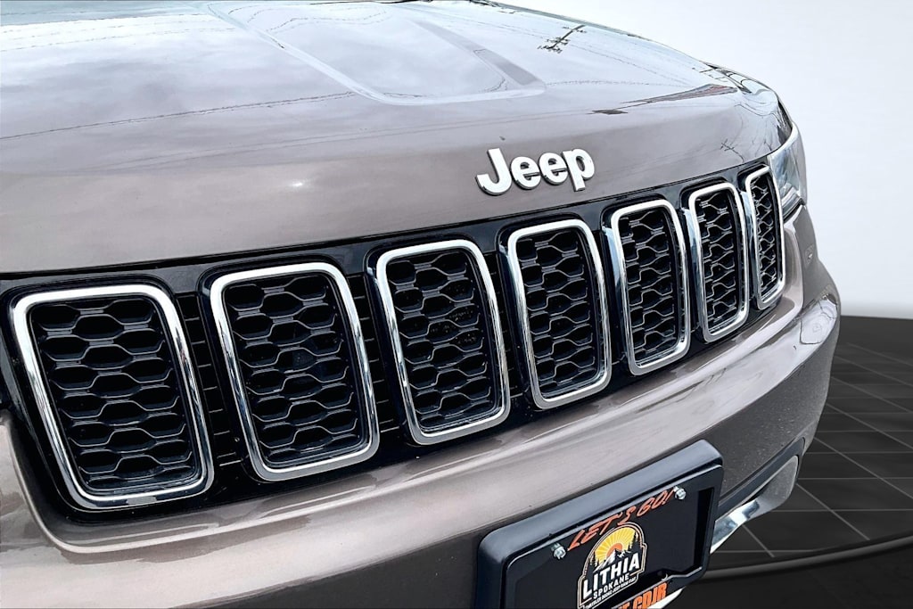 Thumbnail: 2017 Jeep Grand Cherokee - 33