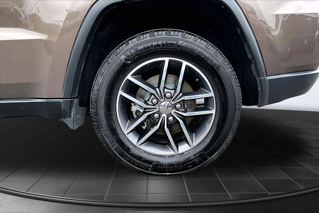 Thumbnail: 2017 Jeep Grand Cherokee - 35