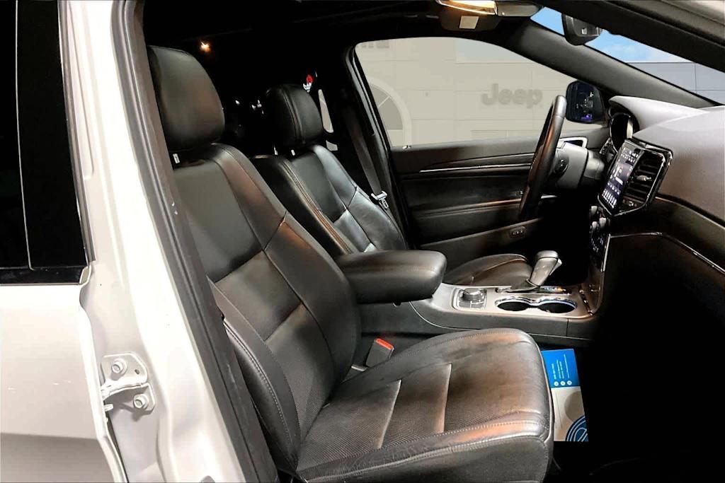 Thumbnail: 2020 Jeep Grand Cherokee - 21