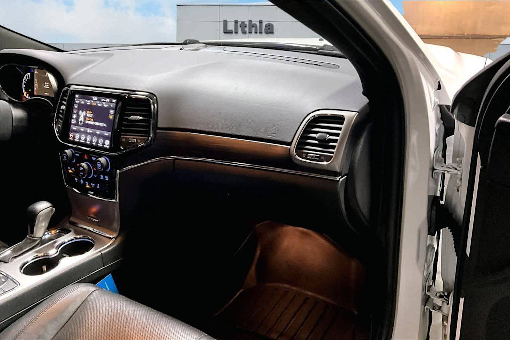 Thumbnail: 2020 Jeep Grand Cherokee - 24