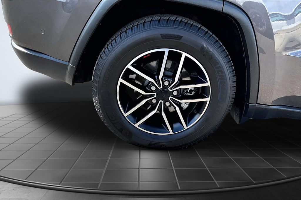 Thumbnail: 2020 Jeep Grand Cherokee - 35