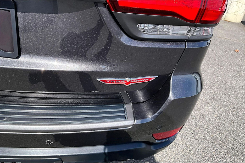 Thumbnail: 2020 Jeep Grand Cherokee - 21