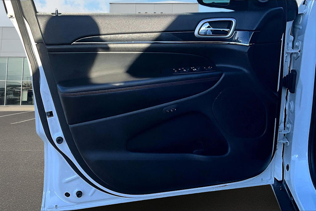 Thumbnail: 2017 Jeep Grand Cherokee - 28