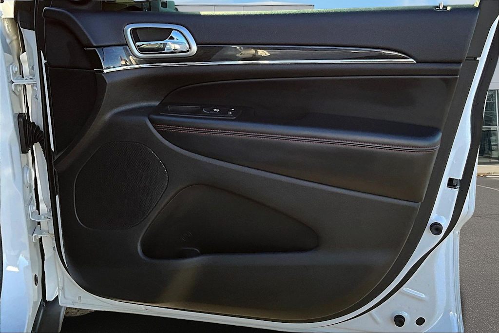 Thumbnail: 2017 Jeep Grand Cherokee - 29