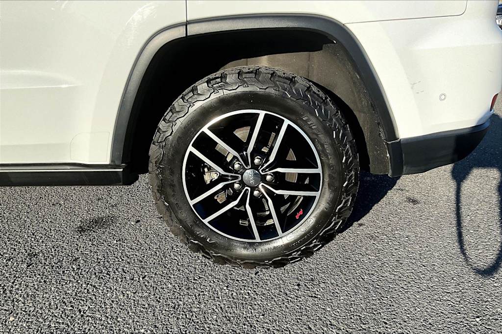 Thumbnail: 2017 Jeep Grand Cherokee - 34