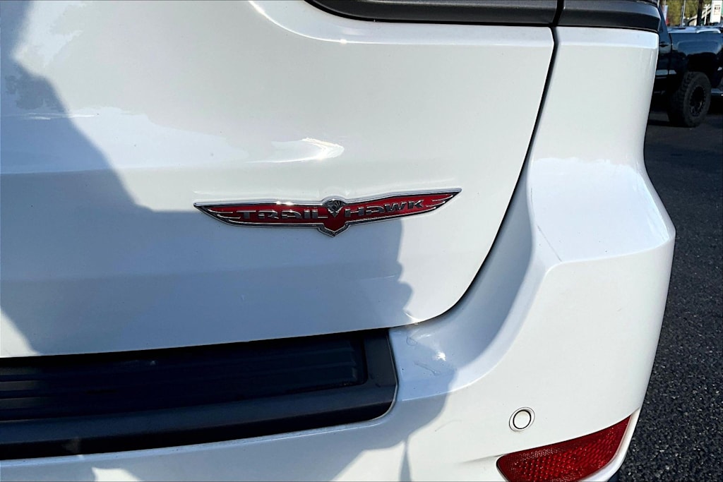 Thumbnail: 2017 Jeep Grand Cherokee - 20