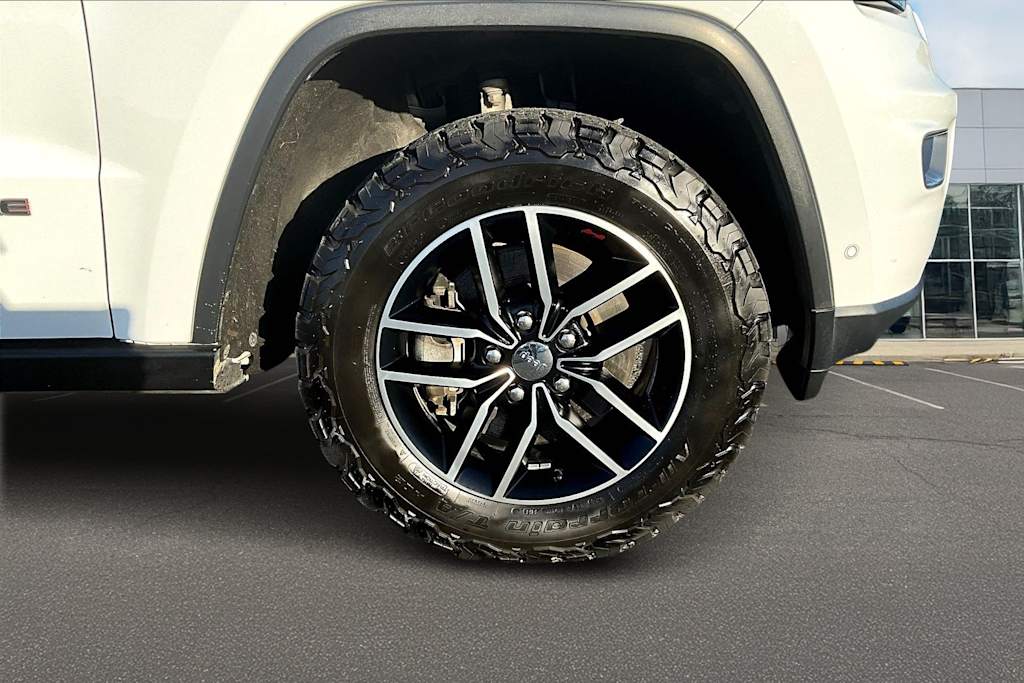 Thumbnail: 2017 Jeep Grand Cherokee - 33