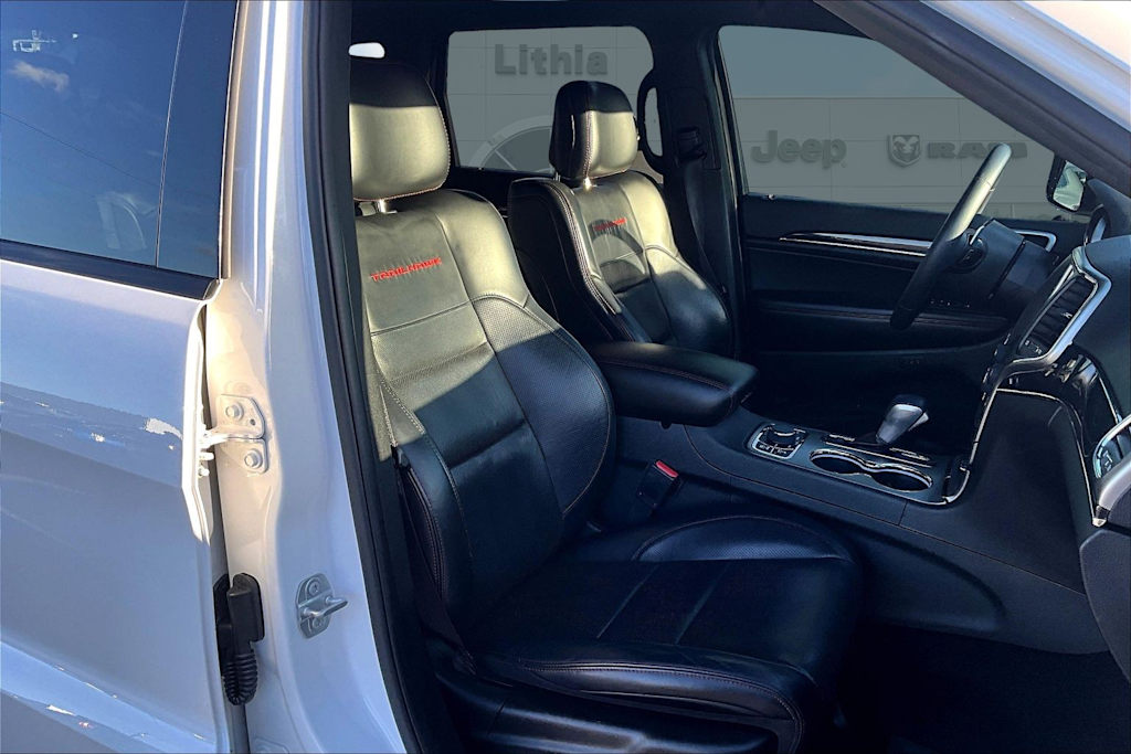 Thumbnail: 2017 Jeep Grand Cherokee - 11