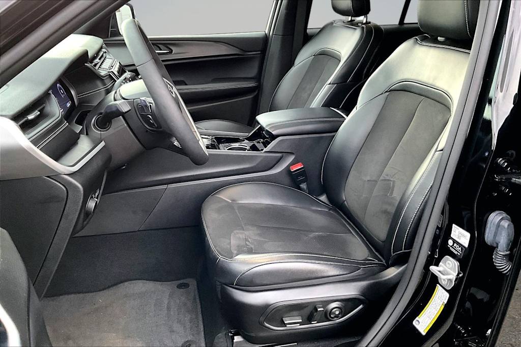 Thumbnail: 2023 Jeep Grand Cherokee - 10