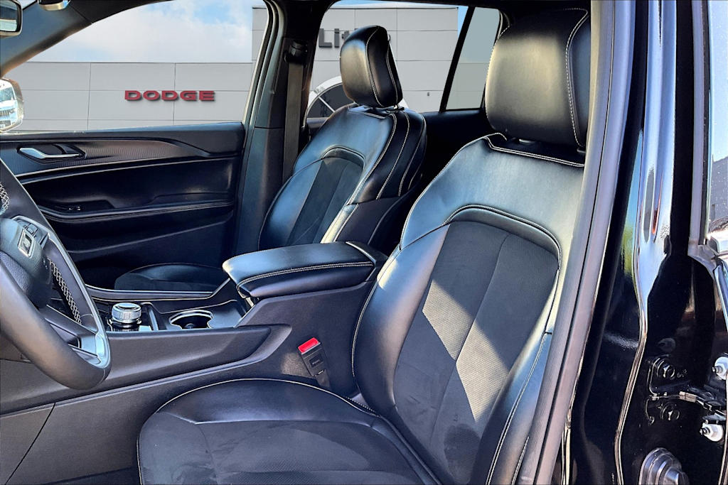 Thumbnail: 2024 Jeep Grand Cherokee - 10