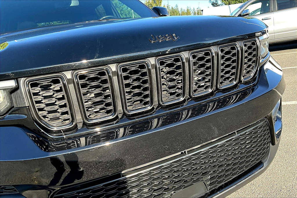 Thumbnail: 2024 Jeep Grand Cherokee - 33