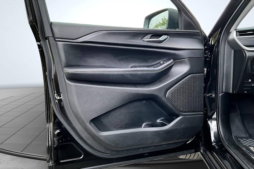 Thumbnail: 2023 Jeep Grand Cherokee - 28