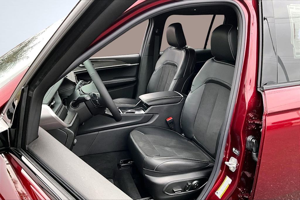 Thumbnail: 2026 Jeep Grand Cherokee - 10