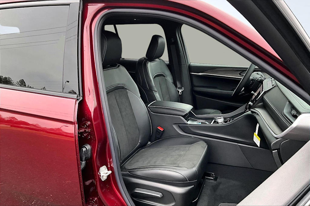 Thumbnail: 2026 Jeep Grand Cherokee - 21