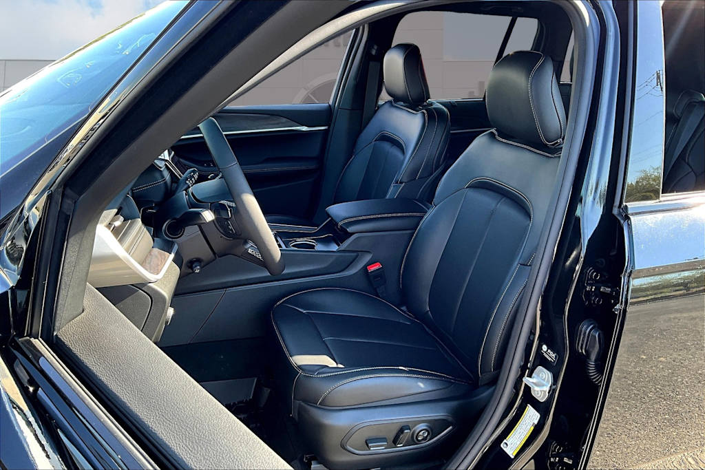 Thumbnail: 2025 Jeep Grand Cherokee - 11