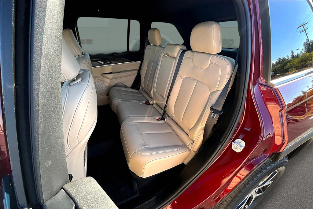 Thumbnail: 2025 Jeep Grand Cherokee - 21