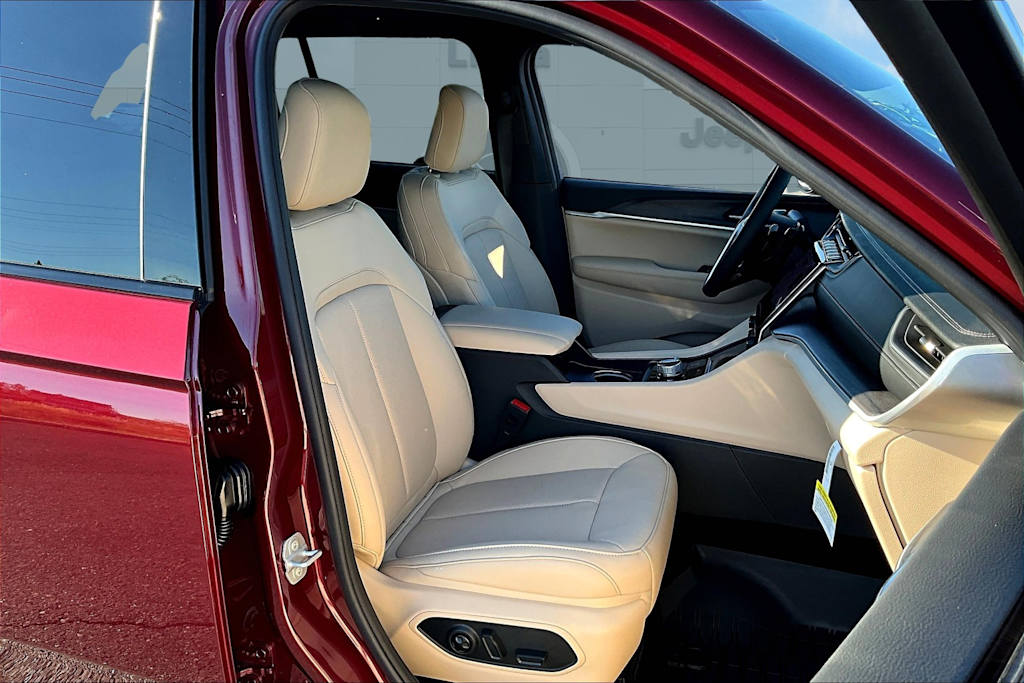 Thumbnail: 2025 Jeep Grand Cherokee - 12