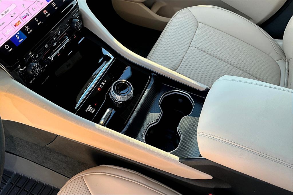 Thumbnail: 2025 Jeep Grand Cherokee - 16