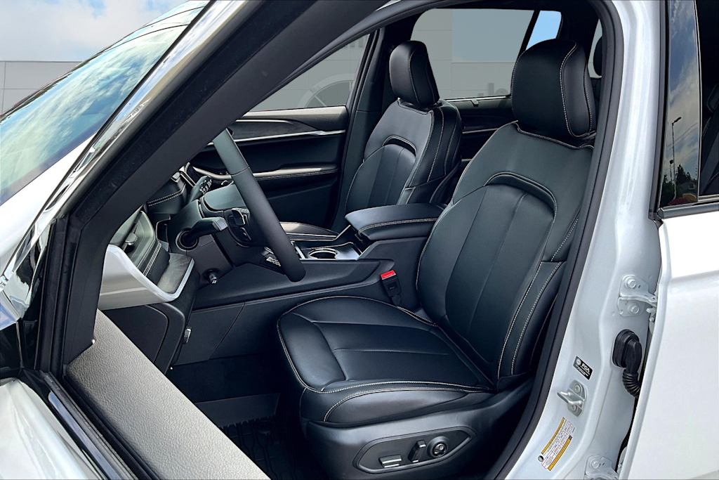 Thumbnail: 2025 Jeep Grand Cherokee - 10