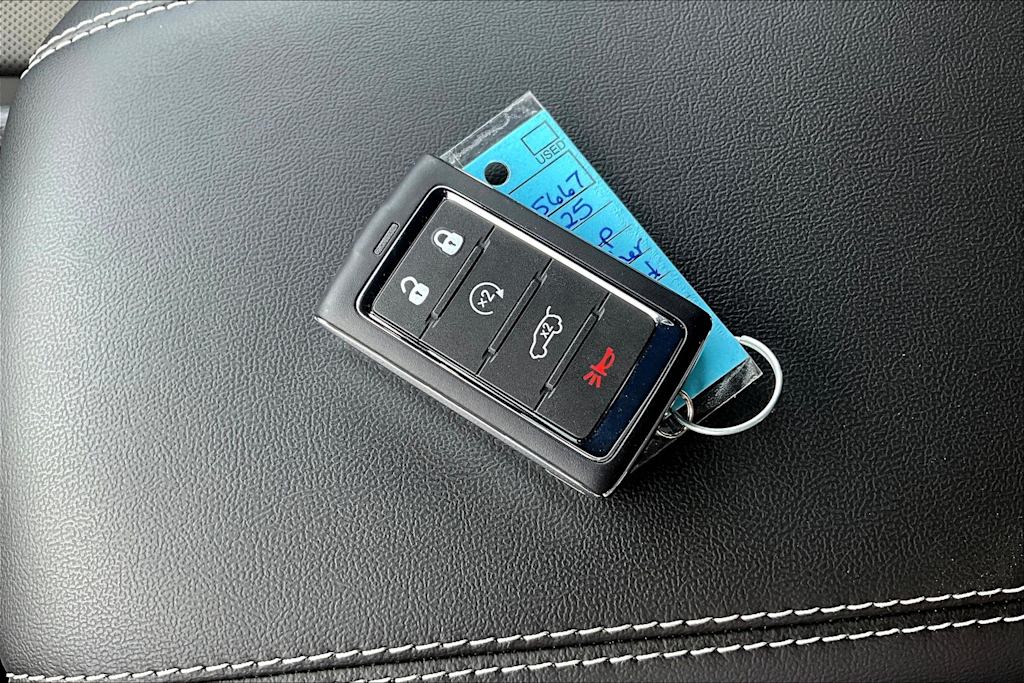 Thumbnail: 2025 Jeep Grand Cherokee - 17