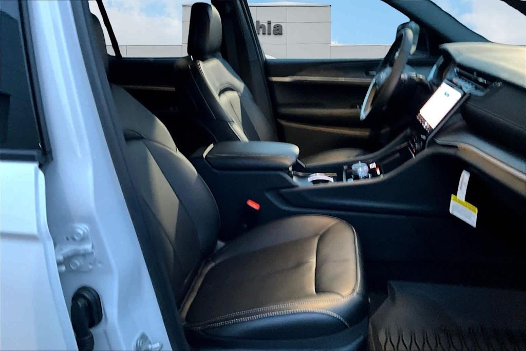 Thumbnail: 2025 Jeep Grand Cherokee - 12