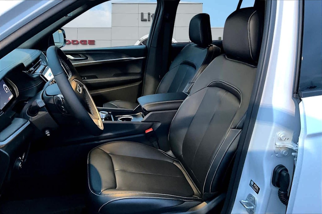 Thumbnail: 2025 Jeep Grand Cherokee - 11