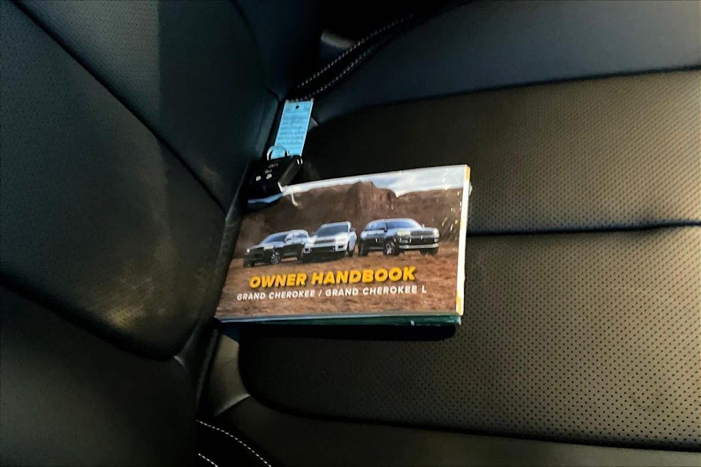 Thumbnail: 2025 Jeep Grand Cherokee - 23