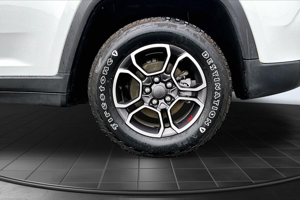Thumbnail: 2022 Jeep Grand Cherokee - 35