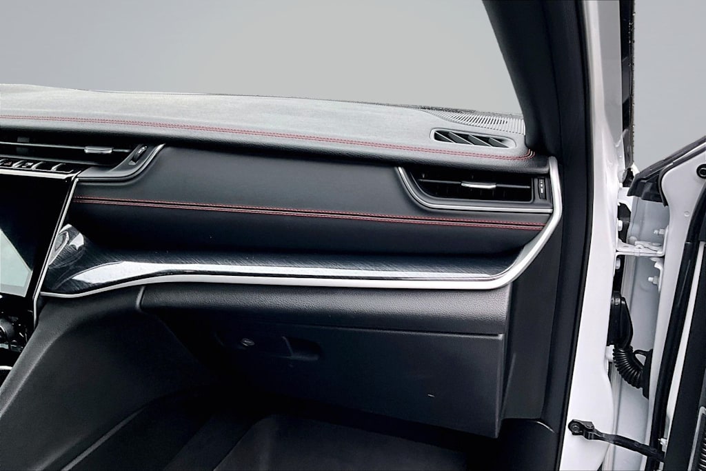 Thumbnail: 2022 Jeep Grand Cherokee - 24