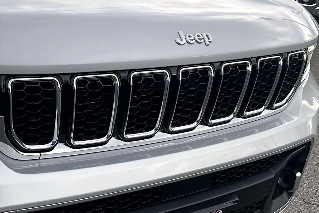 Thumbnail: 2024 Jeep Grand Cherokee - 33