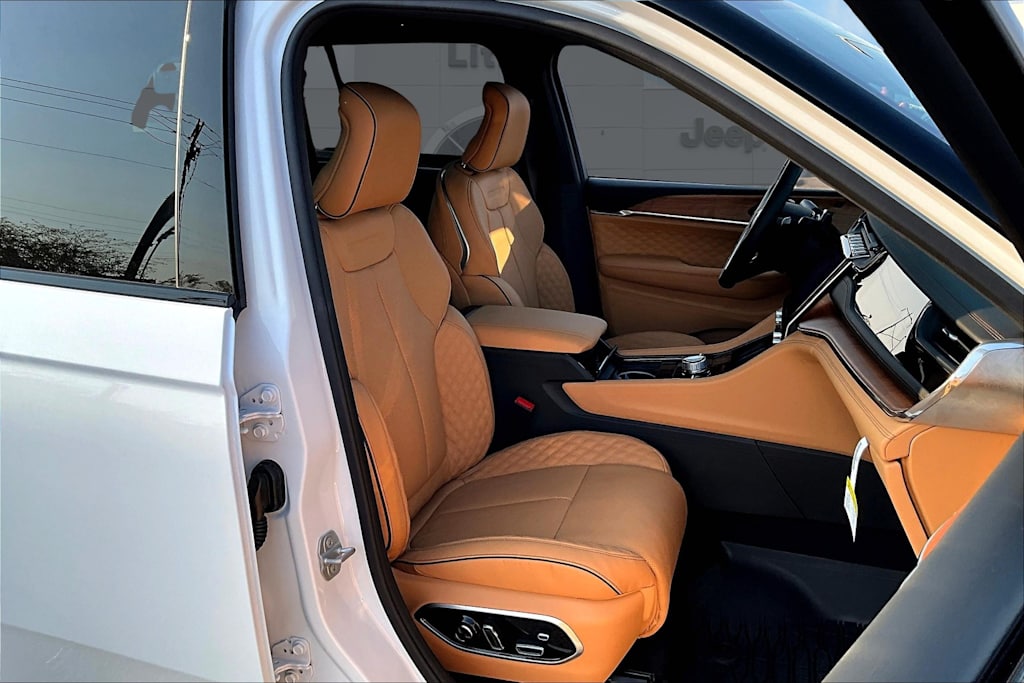 Thumbnail: 2025 Jeep Grand Cherokee - 21